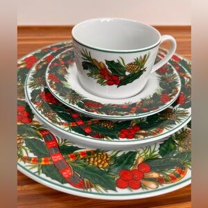 Sears Vintage Festive Holiday Dinnerware, Full 5 pc. set x 8= 40 pc. set, EUC🎄